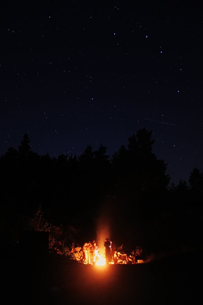pfadfinder lagerfeuer nacht sternenhimmel