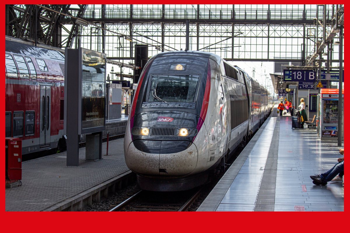 tgv zug an deutschem bahnsteig 18 B